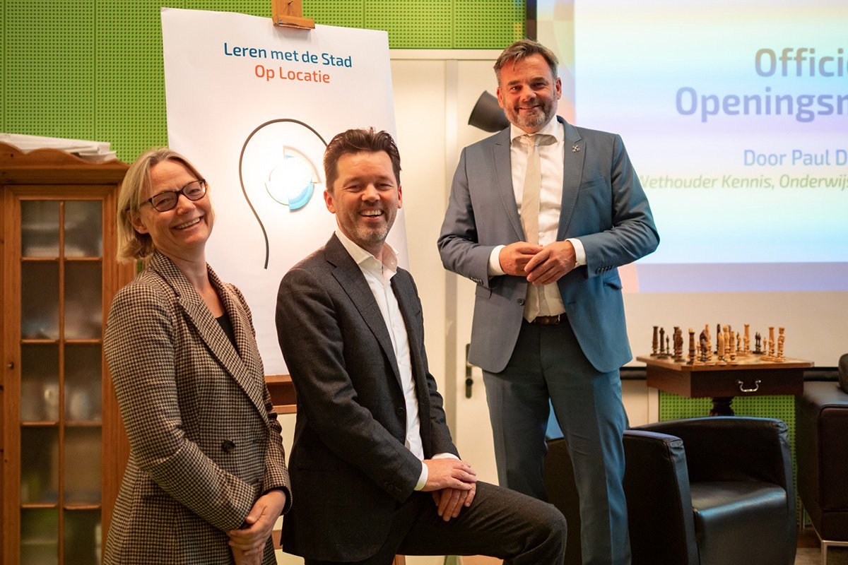 Bestuurders Paul Dirkse, Joeri van de Steenhoven en Hester Bijl na de officiële openingshandeling