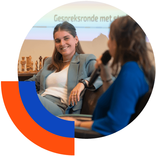 Mirtele Snabilie in gesprek met Rianca en Roos